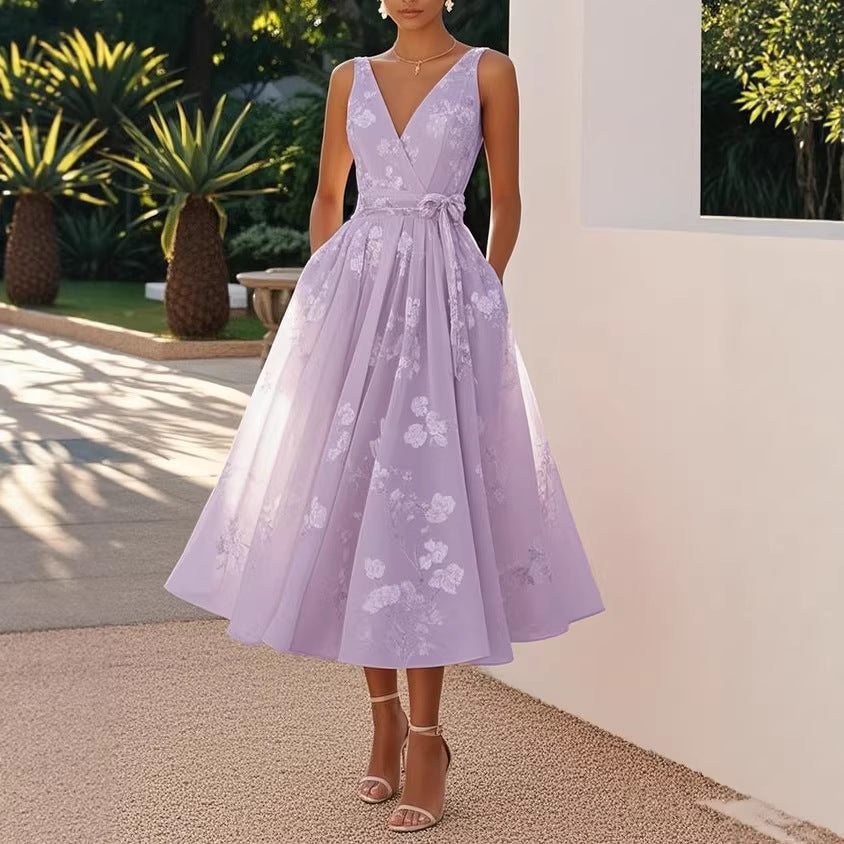 Robe élégante à fleurs pour femmes avec décolleté en V profond et ceinture Echo Archiv