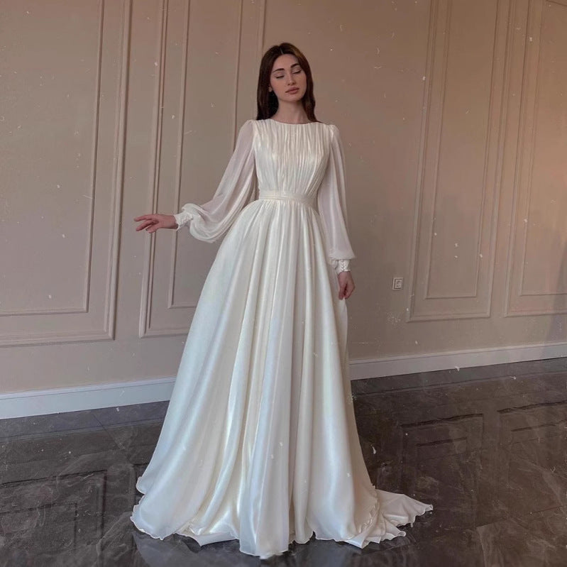 Echoarchiv | Robe de mariée blanche transparente à col rond, manches longues