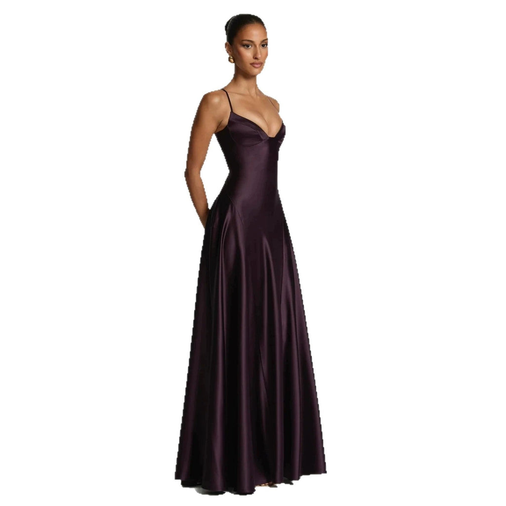 Robe maxi en satin élégante pour femmes avec des bretelles spaghetti raffinées Echo Archiv