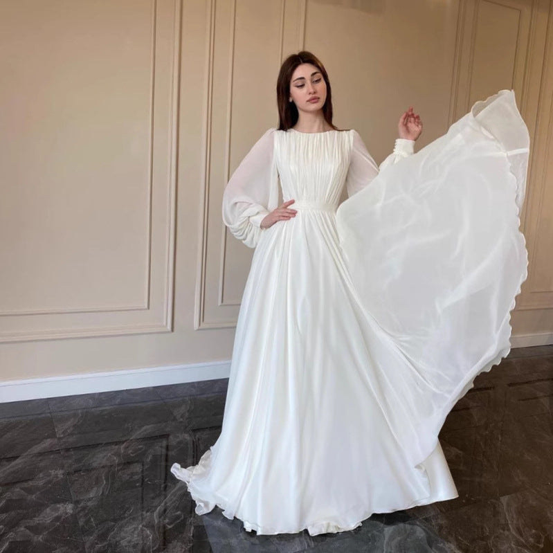 Echoarchiv | Robe de mariée blanche transparente à col rond, manches longues