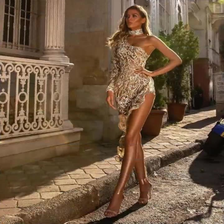 Echoarchiv | Robe Mini Transparente Flirty pour Femmes avec Détails en Dentelle Argentée Scintillante