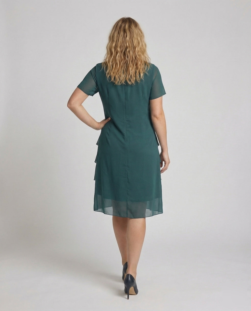 Robe pour femmes avec encolure ronde, manches courtes et superposition transparente à plusieurs couches | Mode Heidi