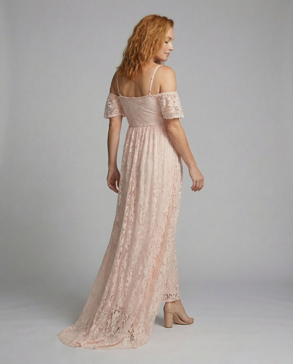 Robe maxi de grossesse en dentelle avec traîne