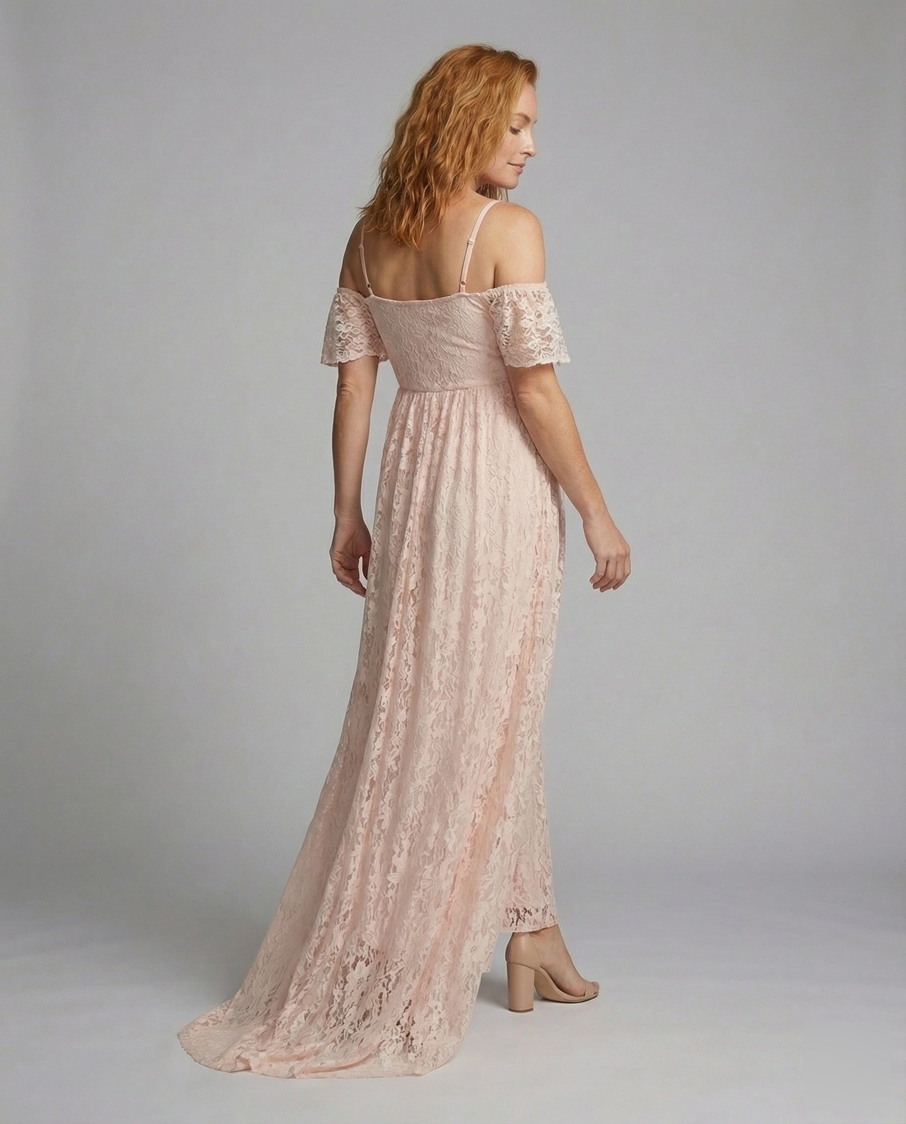 Robe maxi de grossesse en dentelle avec traîne