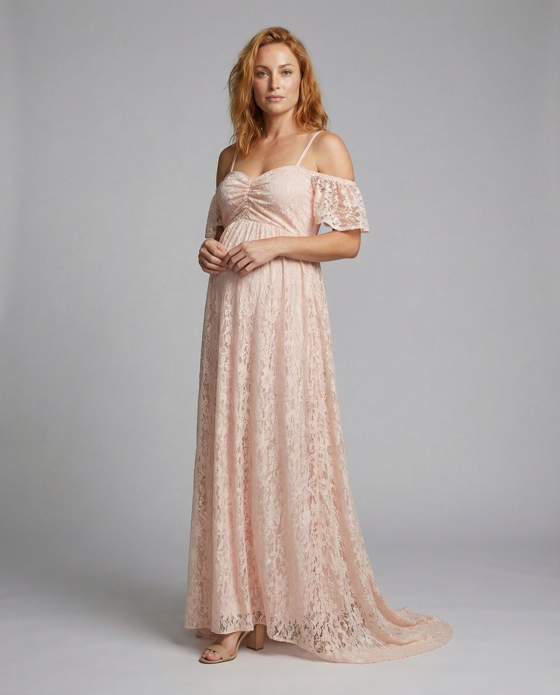 Robe maxi de grossesse en dentelle avec traîne