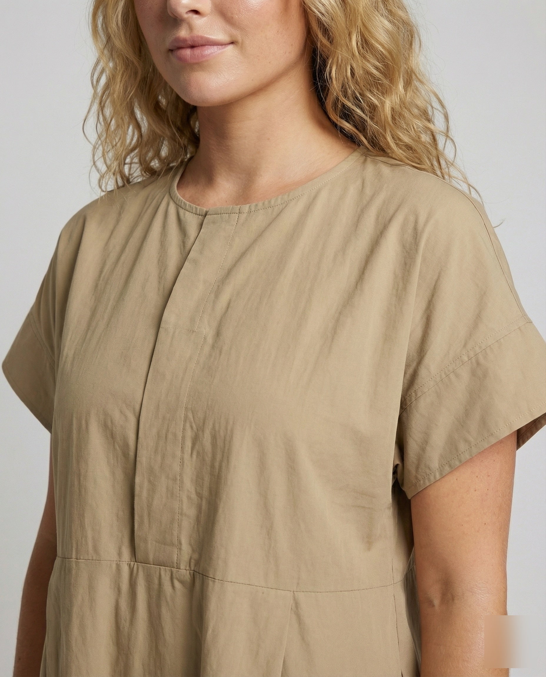 Robe maxi ample pour femmes avec silhouette carrée