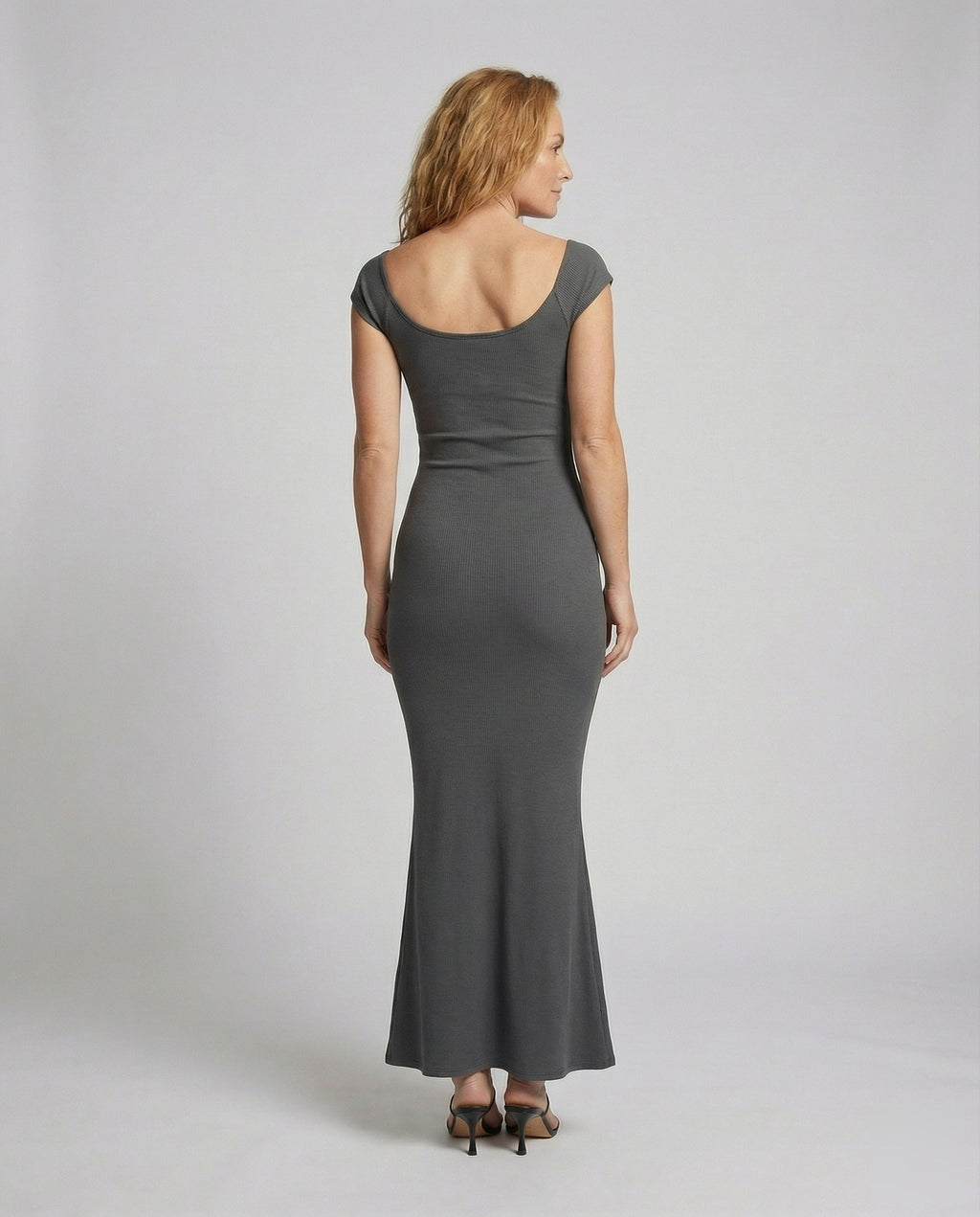 Robe maxi trompette pour femmes avec décolleté Carmen