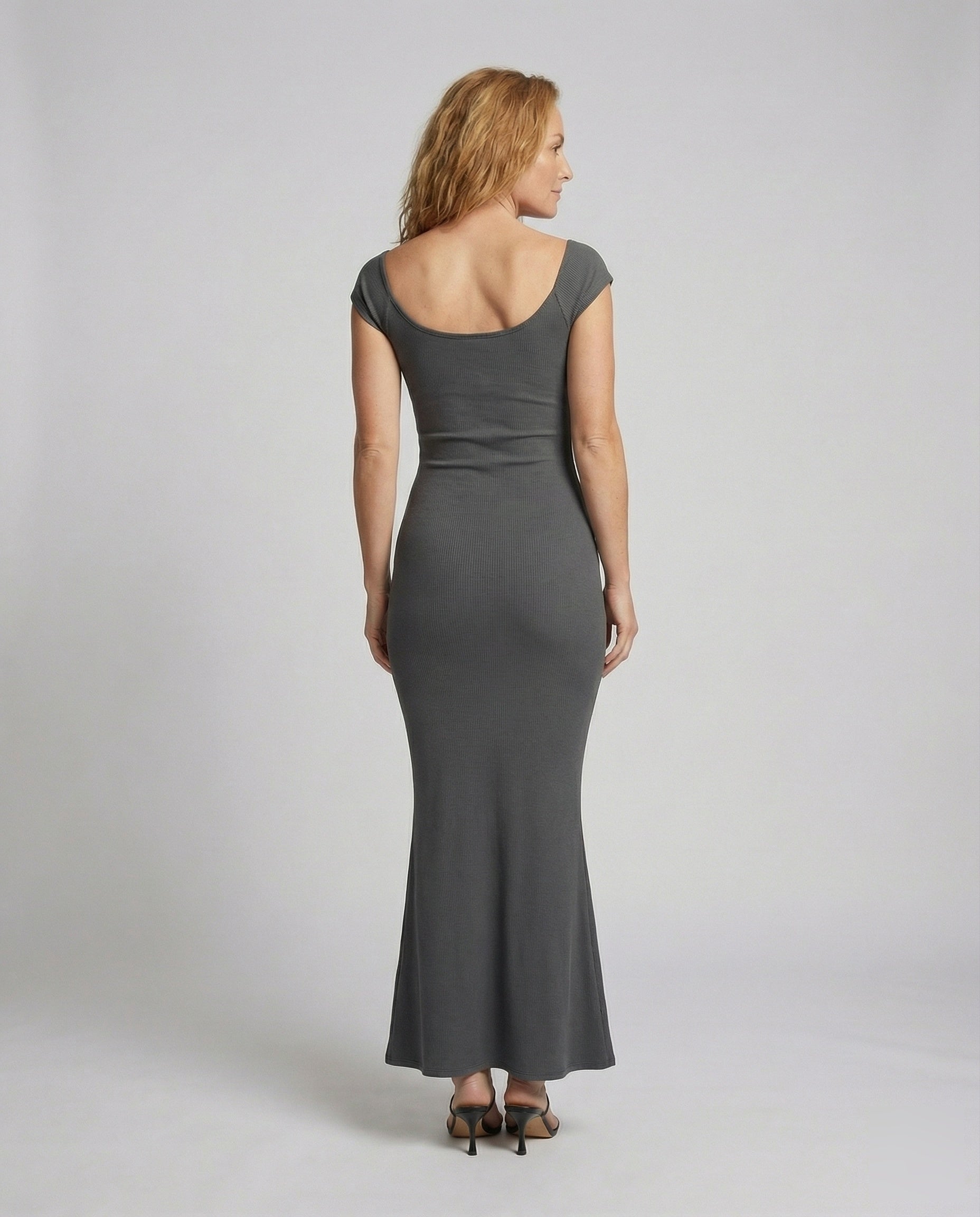 Robe maxi trompette pour femmes avec décolleté Carmen