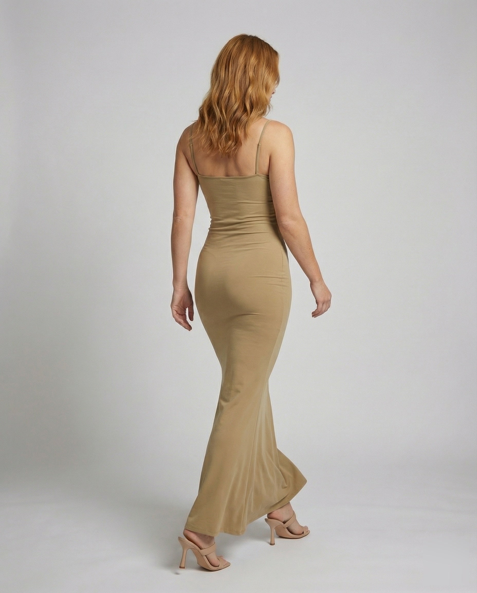 Robe maxi pour femmes avec décolleté carré et ourlet en trompette