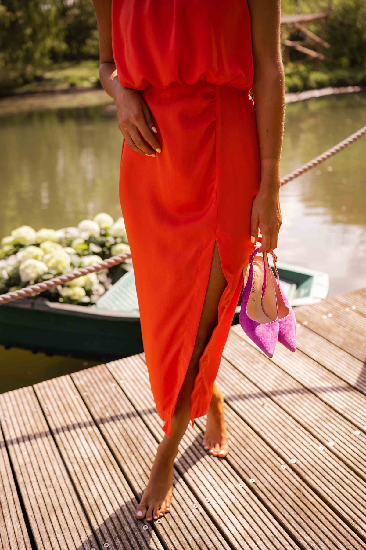Enidra | Robe midi avec col halter et fente