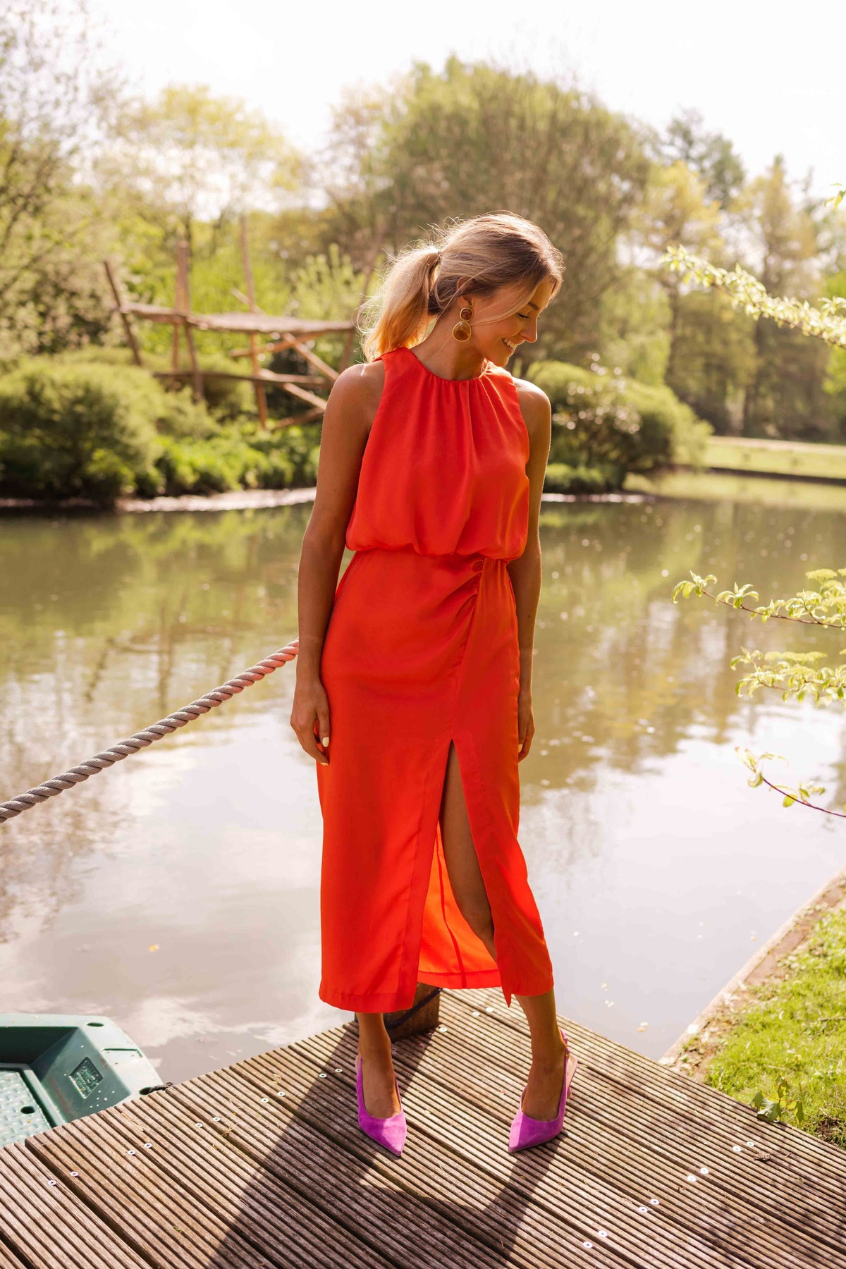 Enidra | Robe midi avec col halter et fente
