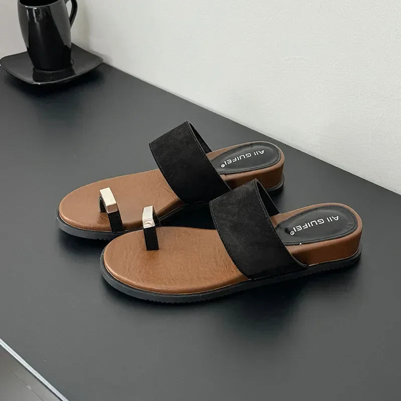 Sandales en cuir suédé pour femme avec détail en anneau — quotidien