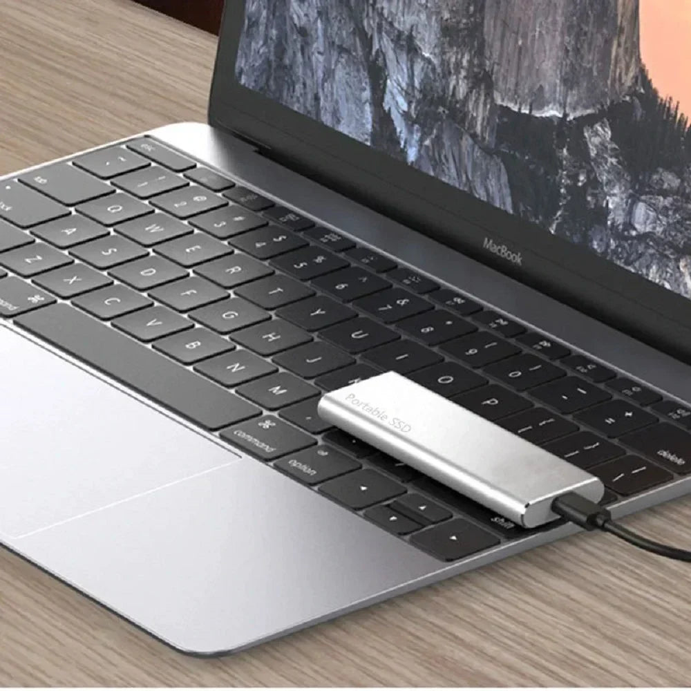 Disque Dur Externe Ultra Fin 4 To – Solution de Stockage Portable USB-C pour Transfert Rapide de Fichiers et Durabilité