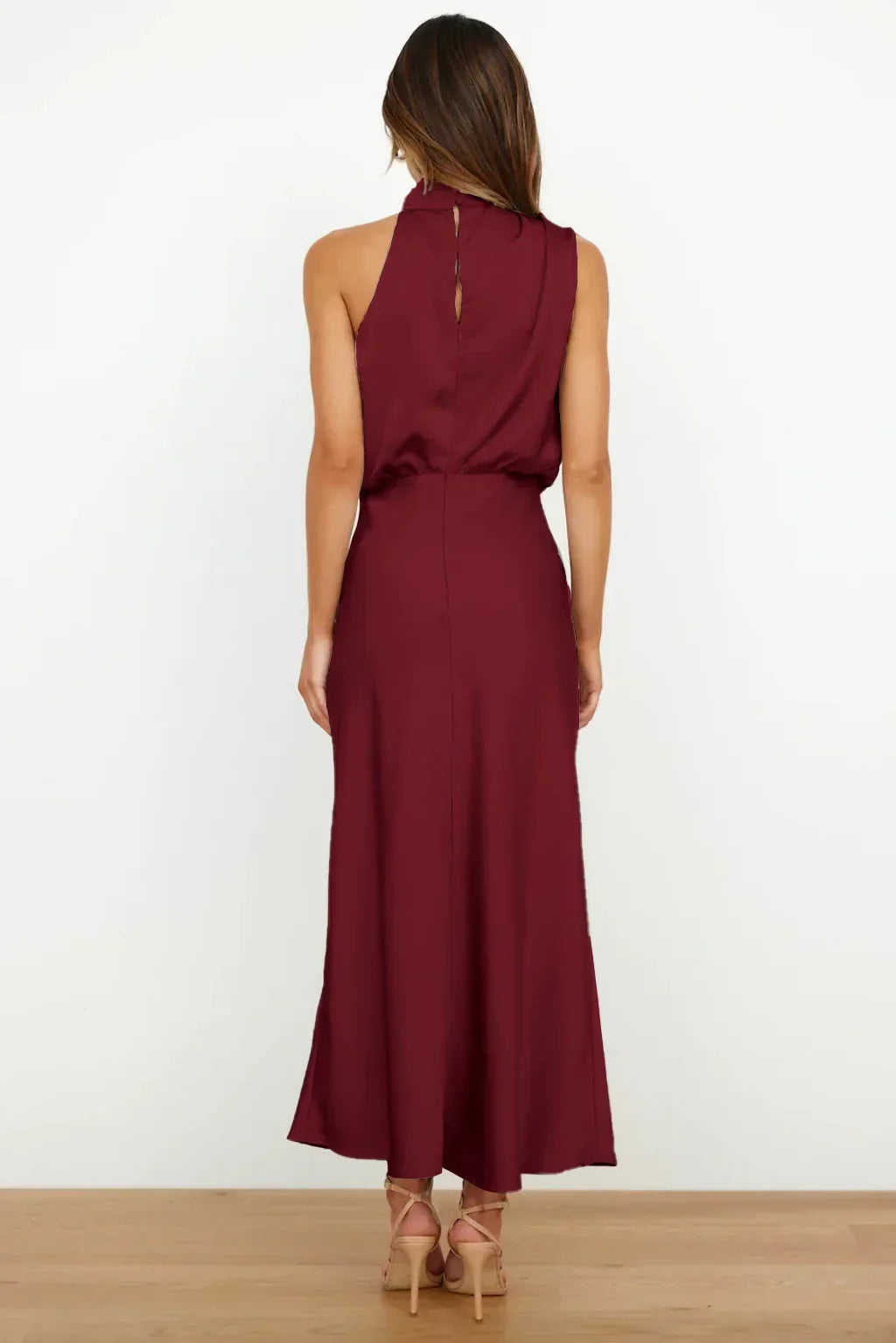 Rochelle | Robe en satin féminine avec décolleté halter