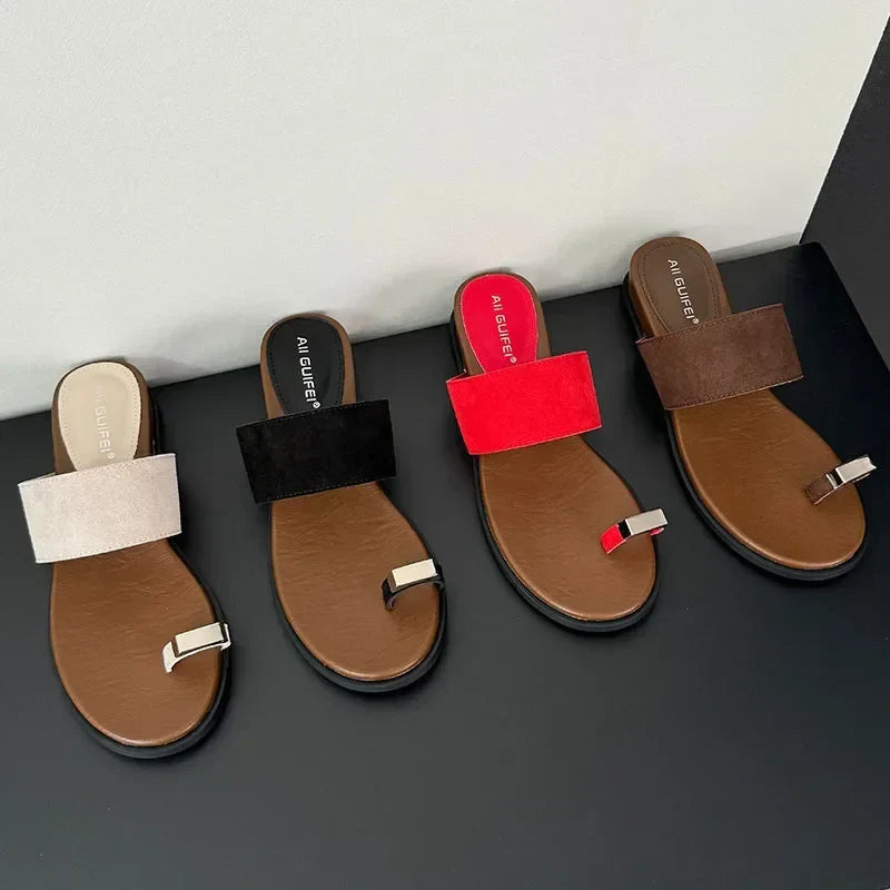 Sandales en cuir suédé pour femme avec détail en anneau — quotidien