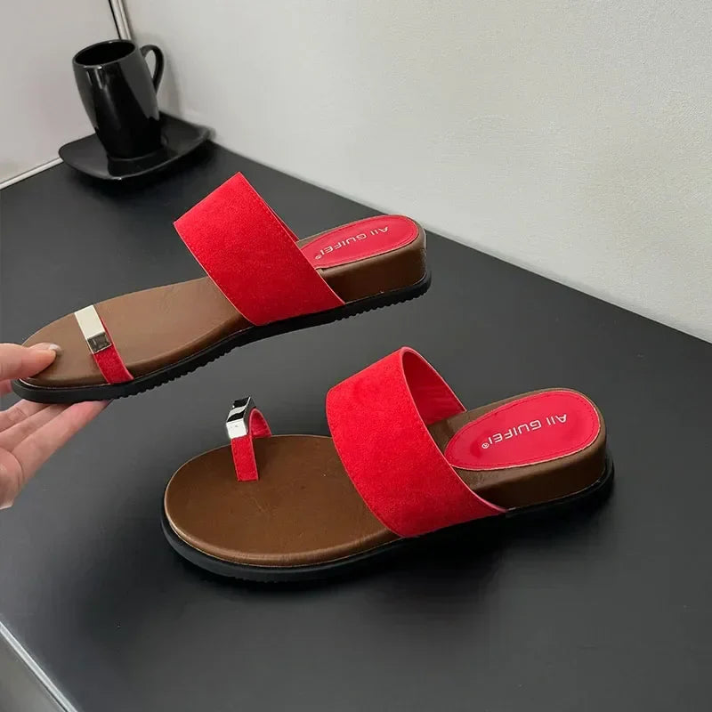 Sandales en cuir suédé pour femme avec détail en anneau — quotidien