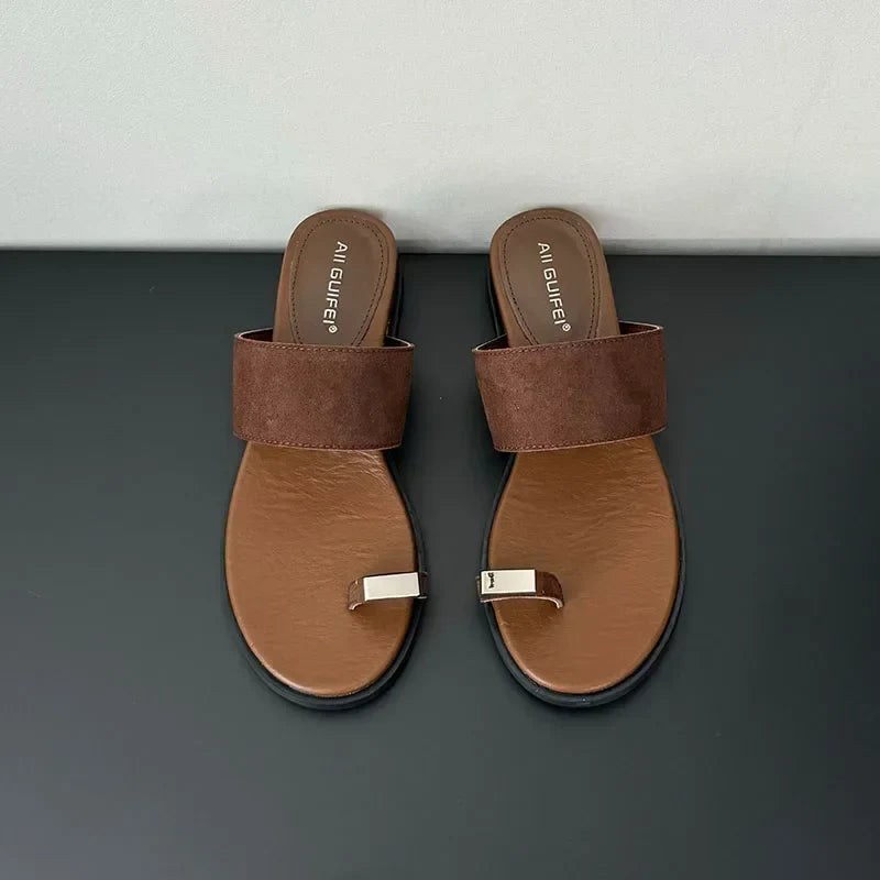 Sandales en cuir suédé pour femme avec détail en anneau — quotidien