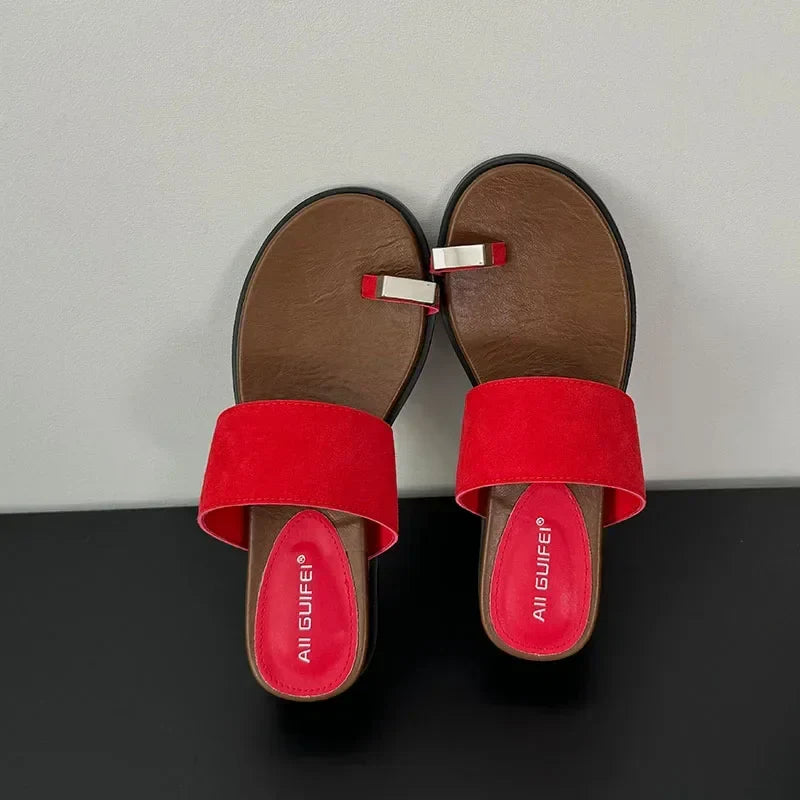 Sandales en cuir suédé pour femme avec détail en anneau — quotidien