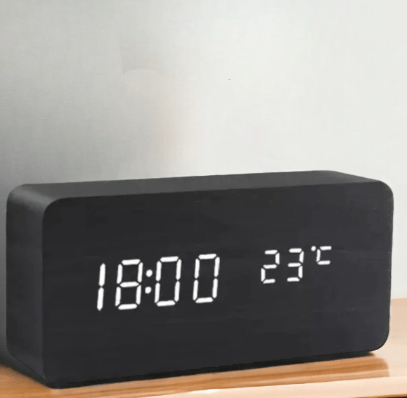 WoodSense Horloge LED en Bois – Commandée par la voix & Élégante pour chaque pièce