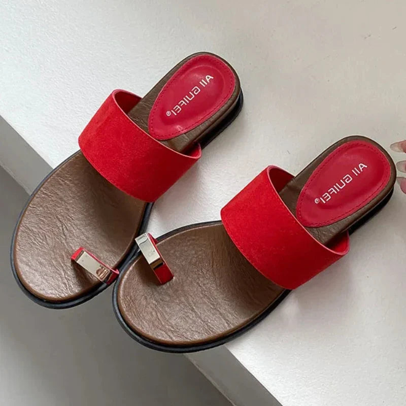 Sandales en cuir suédé pour femme avec détail en anneau — quotidien