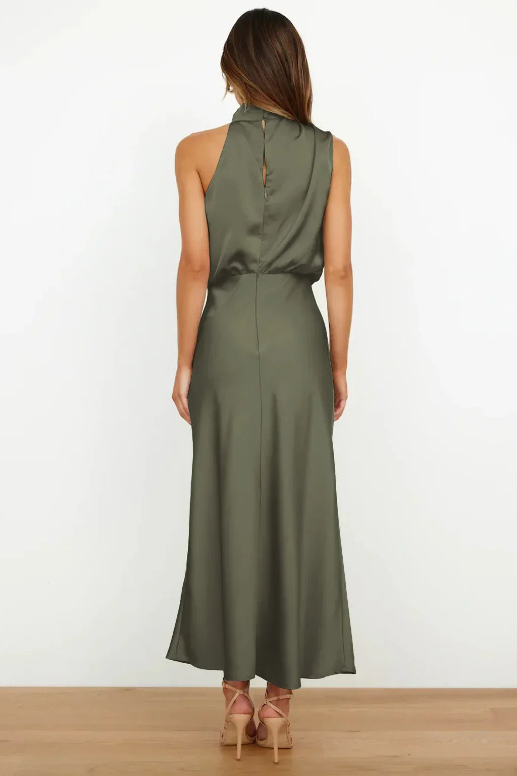 Rochelle | Robe en satin féminine avec décolleté halter