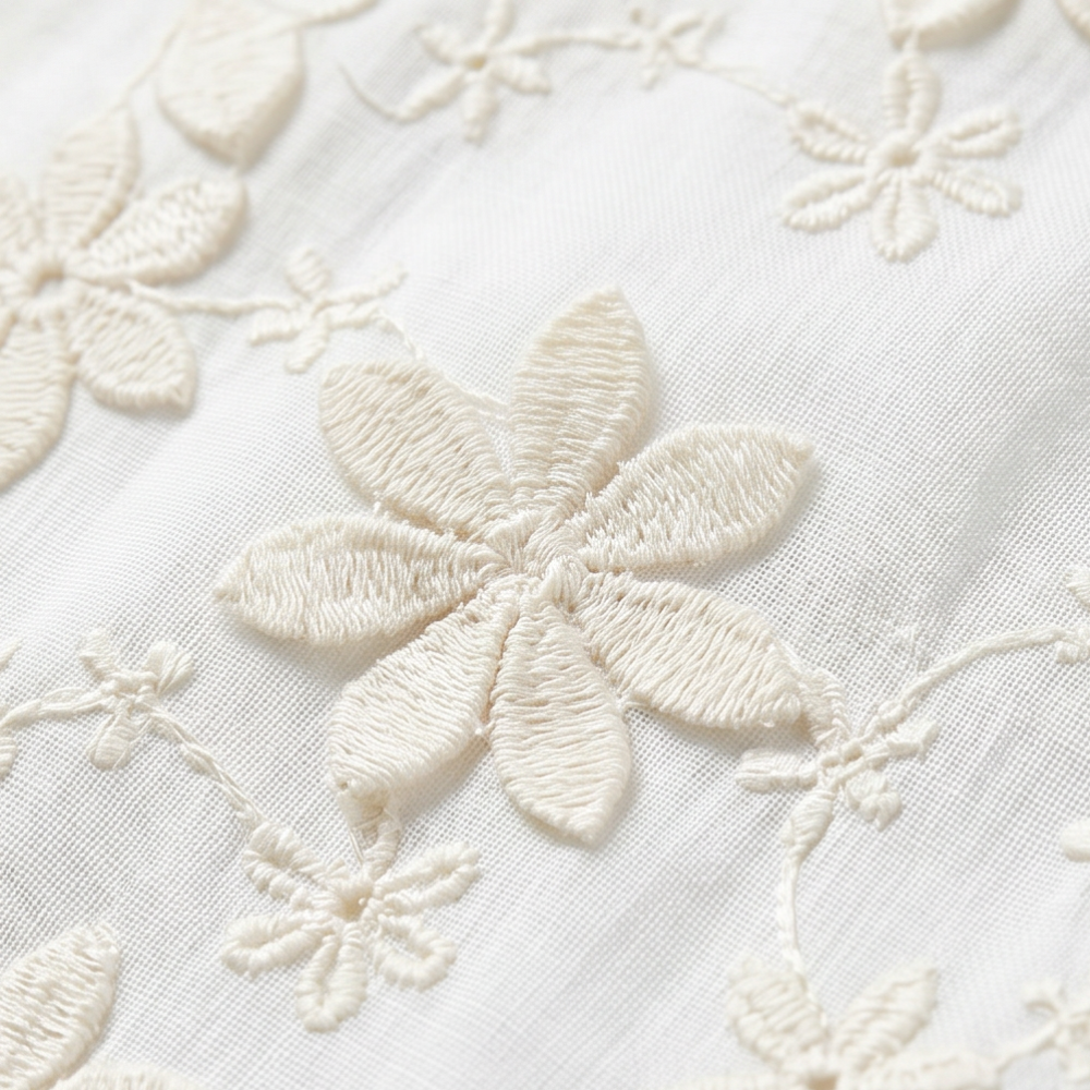 Floralé – Blouse à volants en broderie florale pour femmes