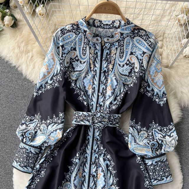 Robe A-ligne avec ceinture et motif floral