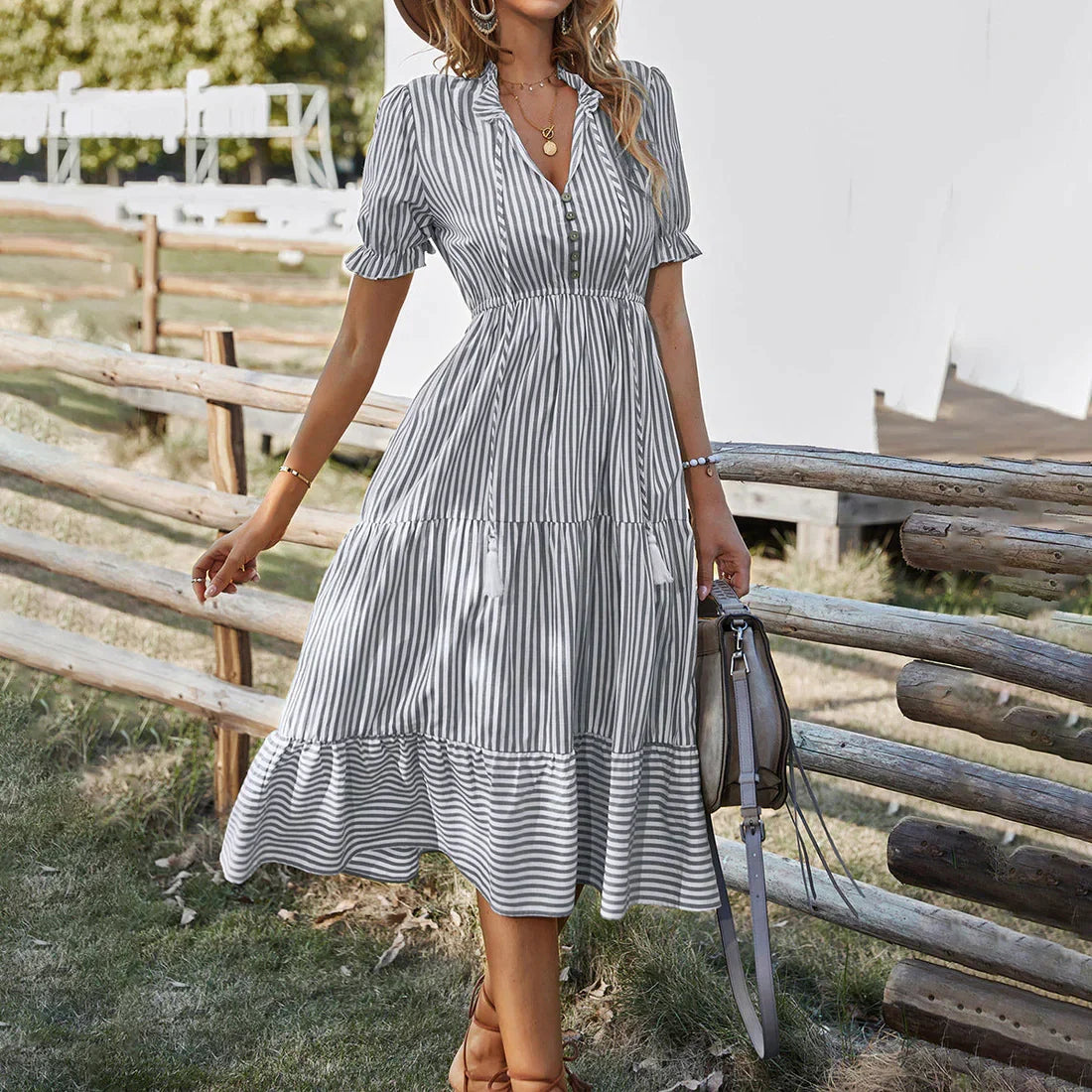 Robe d'Été Midi à Manches Courtes avec Bouton et Coupe Flatteuse pour Femmes - Lisa