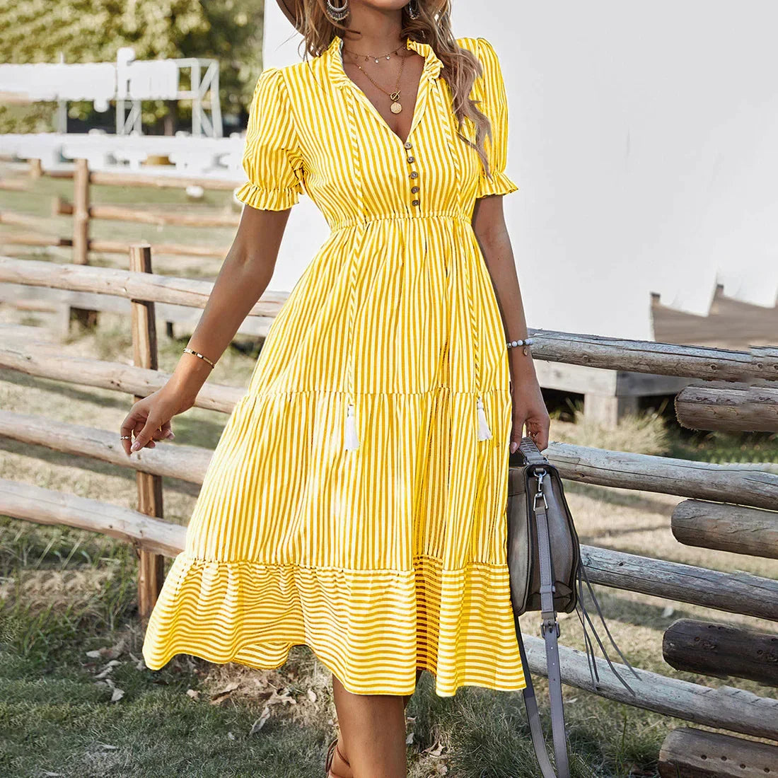 Robe d'Été Midi à Manches Courtes avec Bouton et Coupe Flatteuse pour Femmes - Lisa