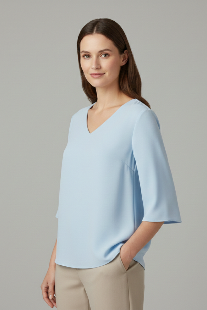Blouse pour femmes avec décolleté en V et manches trois-quarts
