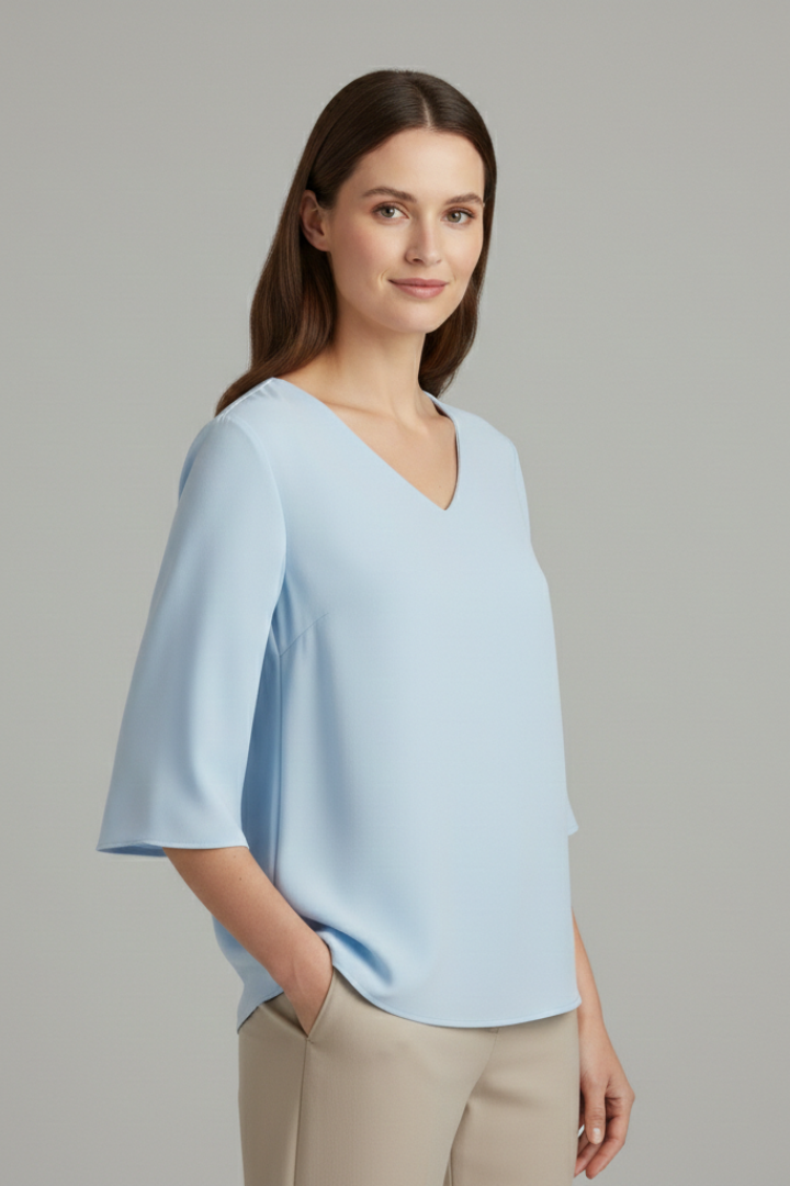 Blouse pour femmes avec décolleté en V et manches trois-quarts
