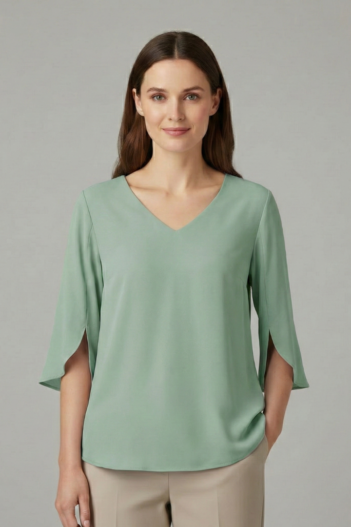 Blouse pour femmes avec décolleté en V et manches trois-quarts