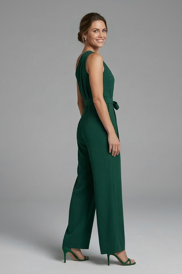 Combinaison Femme avec Encolure Asymétrique et Ceinture à la Taille
