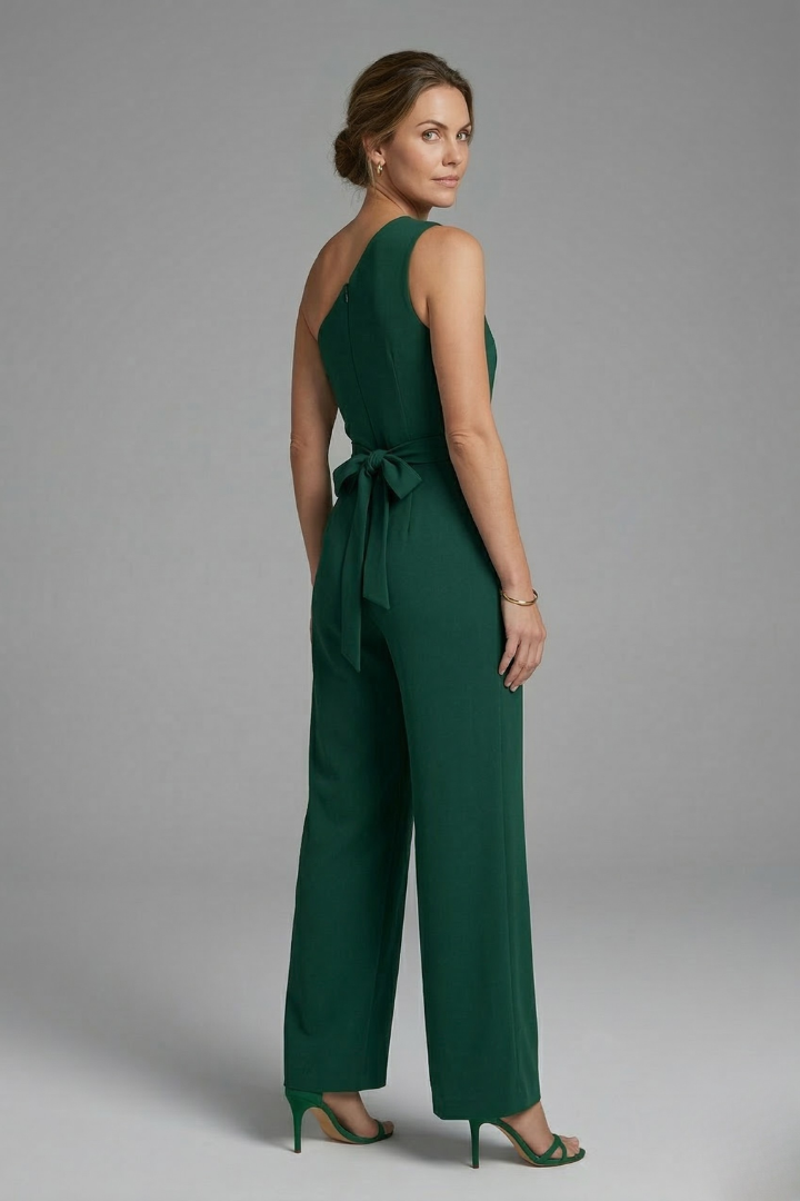 Combinaison Femme avec Encolure Asymétrique et Ceinture à la Taille