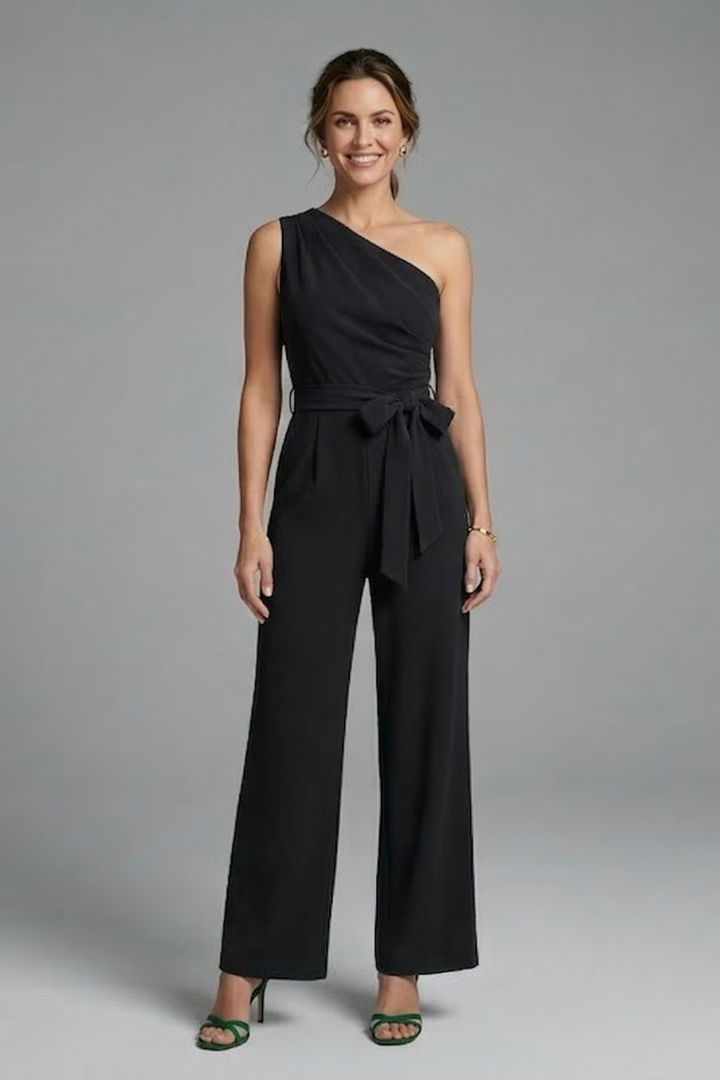 Combinaison Femme avec Encolure Asymétrique et Ceinture à la Taille