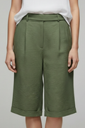 Shorts féminins à mi-cuisse avec passants de ceinture et poches latérales