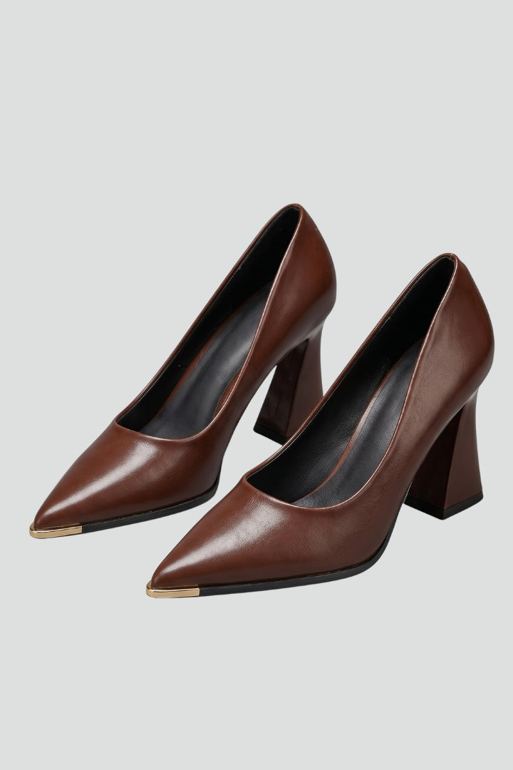 Chaussures en cuir pour femmes avec bout pointu et enfilage