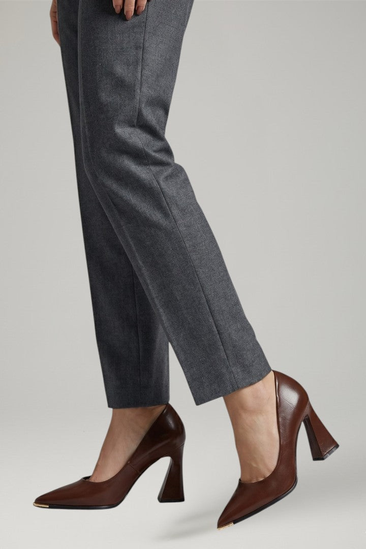 Chaussures en cuir pour femmes avec bout pointu et enfilage