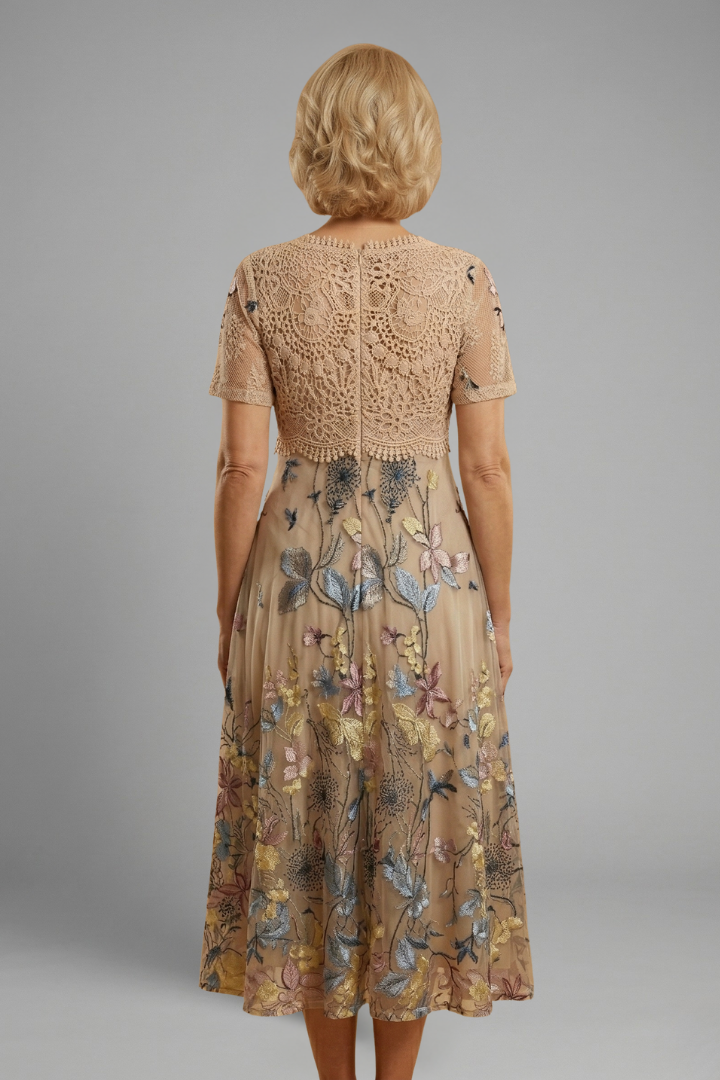 Robe Midi Femme avec Détails en Dentelle et Décolleté en V