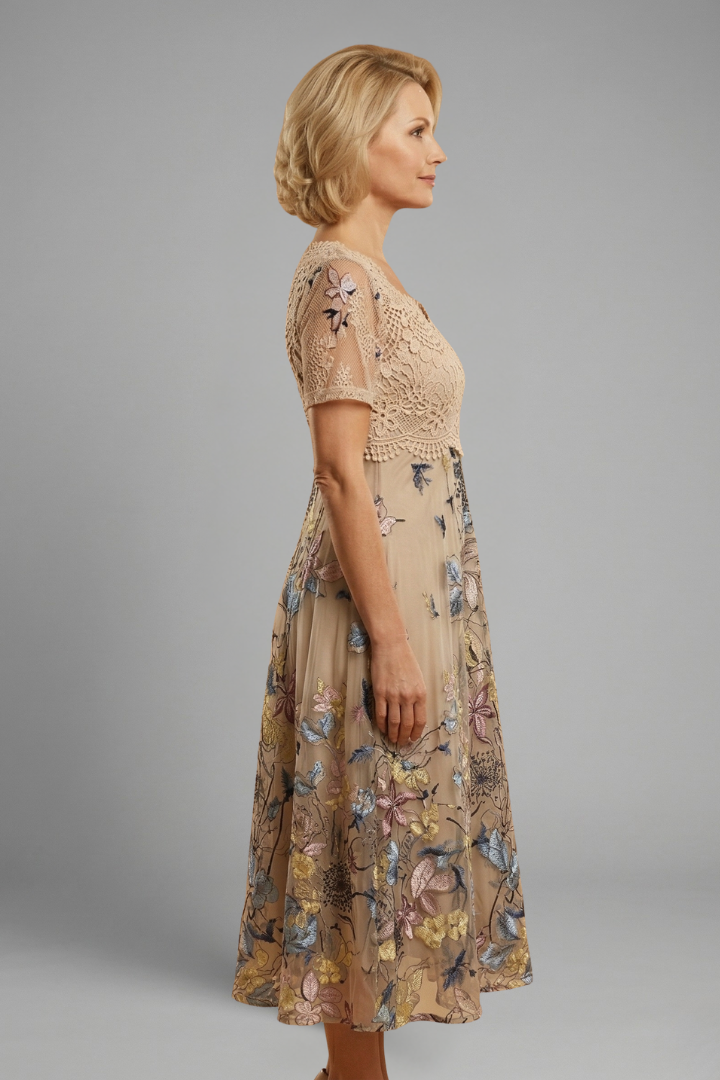 Robe Midi Femme avec Détails en Dentelle et Décolleté en V