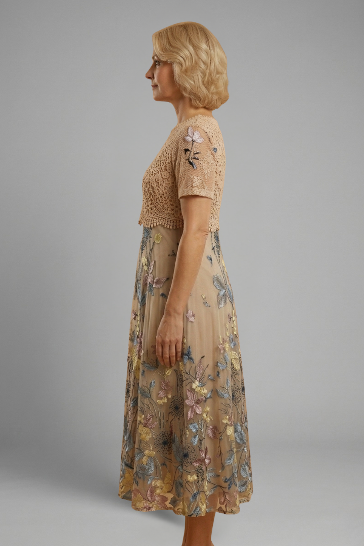 Robe Midi Femme avec Détails en Dentelle et Décolleté en V