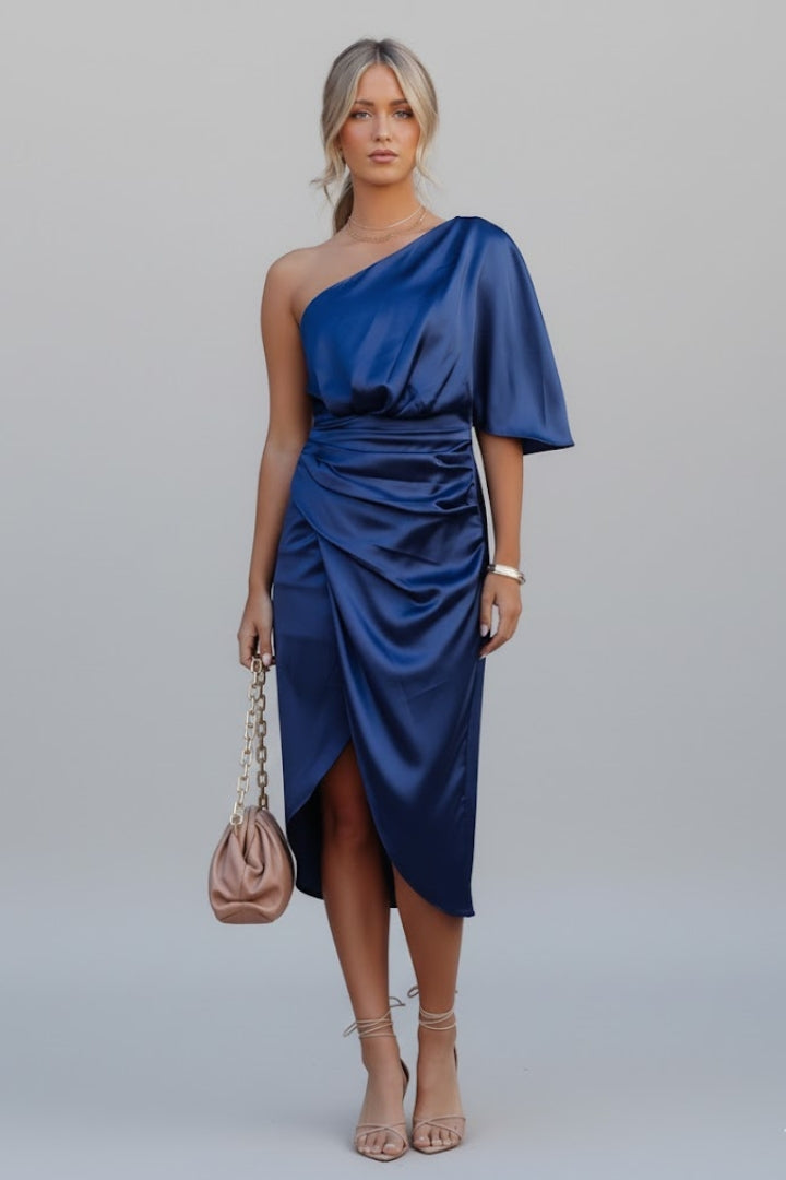 Robe midi à une épaule pour femmes avec taille drapée