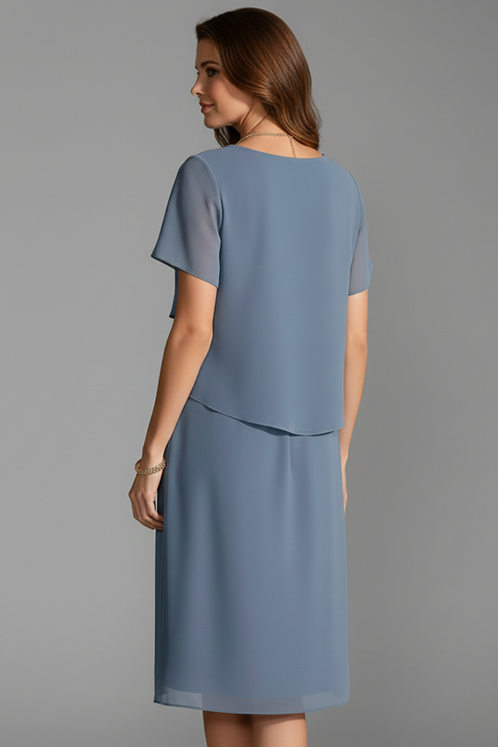 Robe à manches courtes pour femmes avec panneau avant superposé et ourlet droit