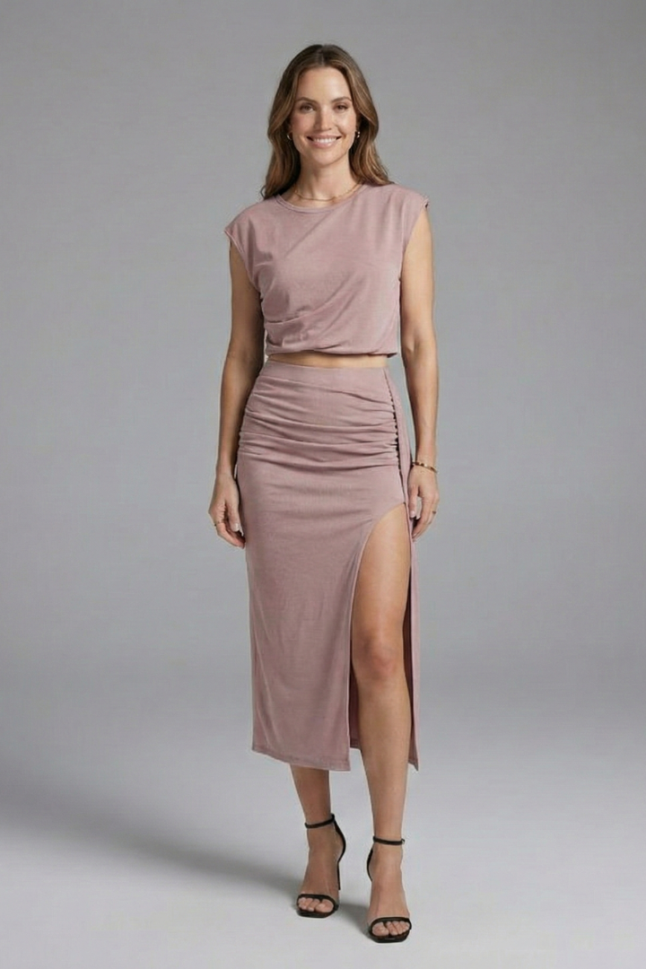 Ensemble Femme Deux Pièces avec Top Asymétrique et Jupe Midi
