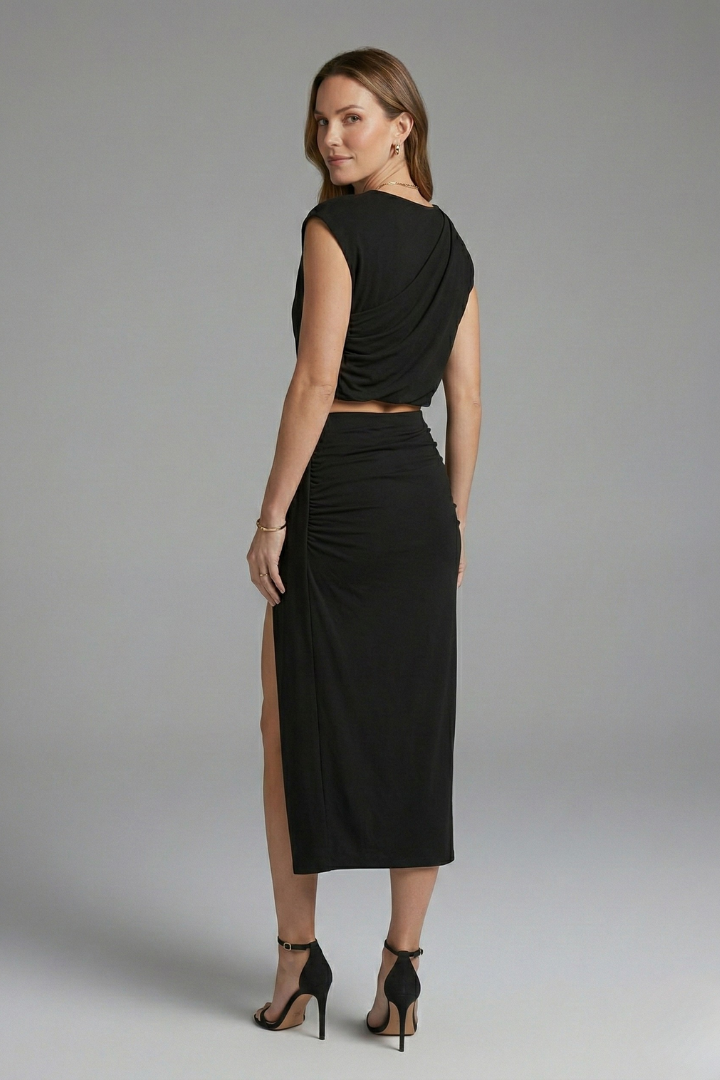 Ensemble Femme Deux Pièces avec Top Asymétrique et Jupe Midi
