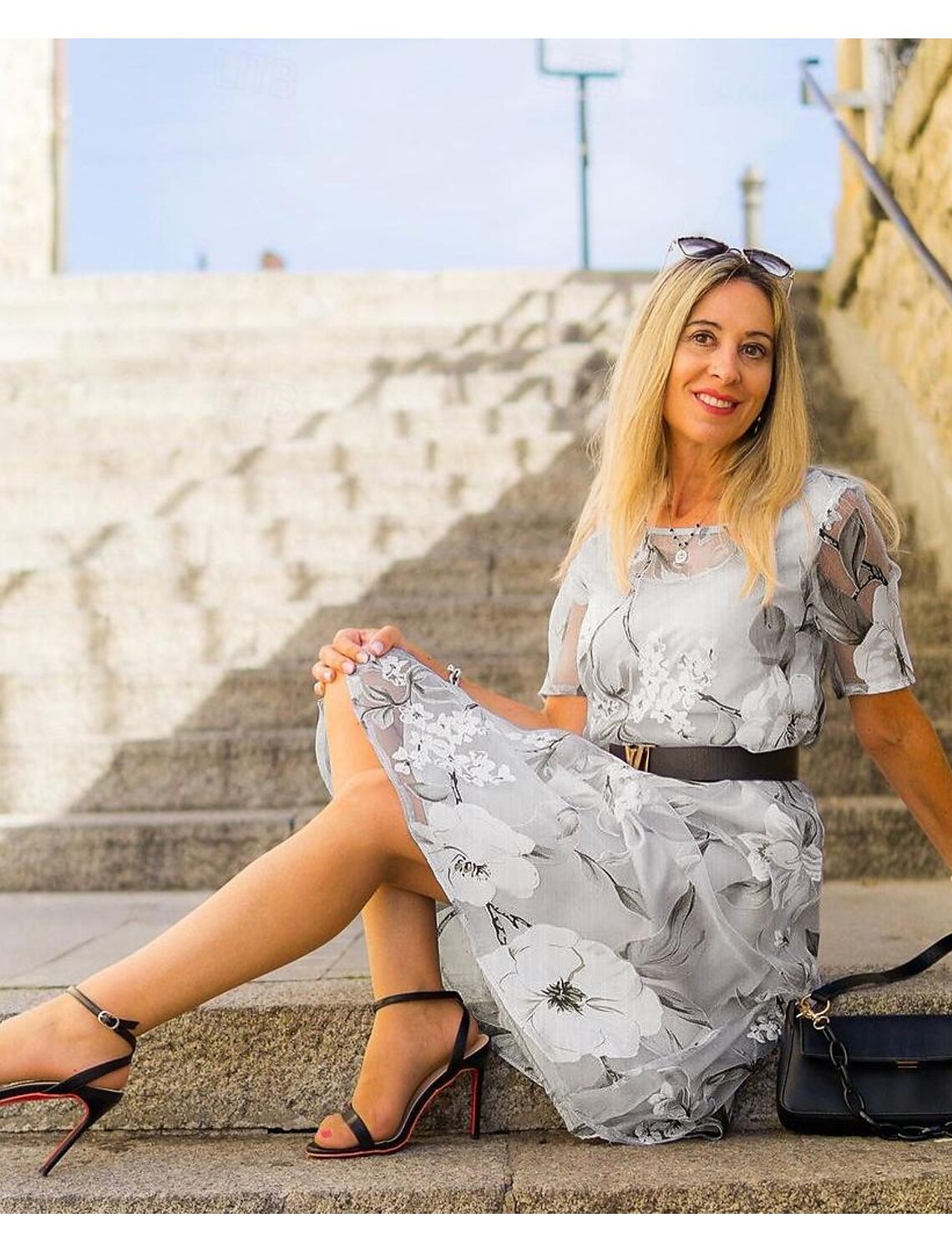 Kali | Robe midi élégante avec décolleté rond