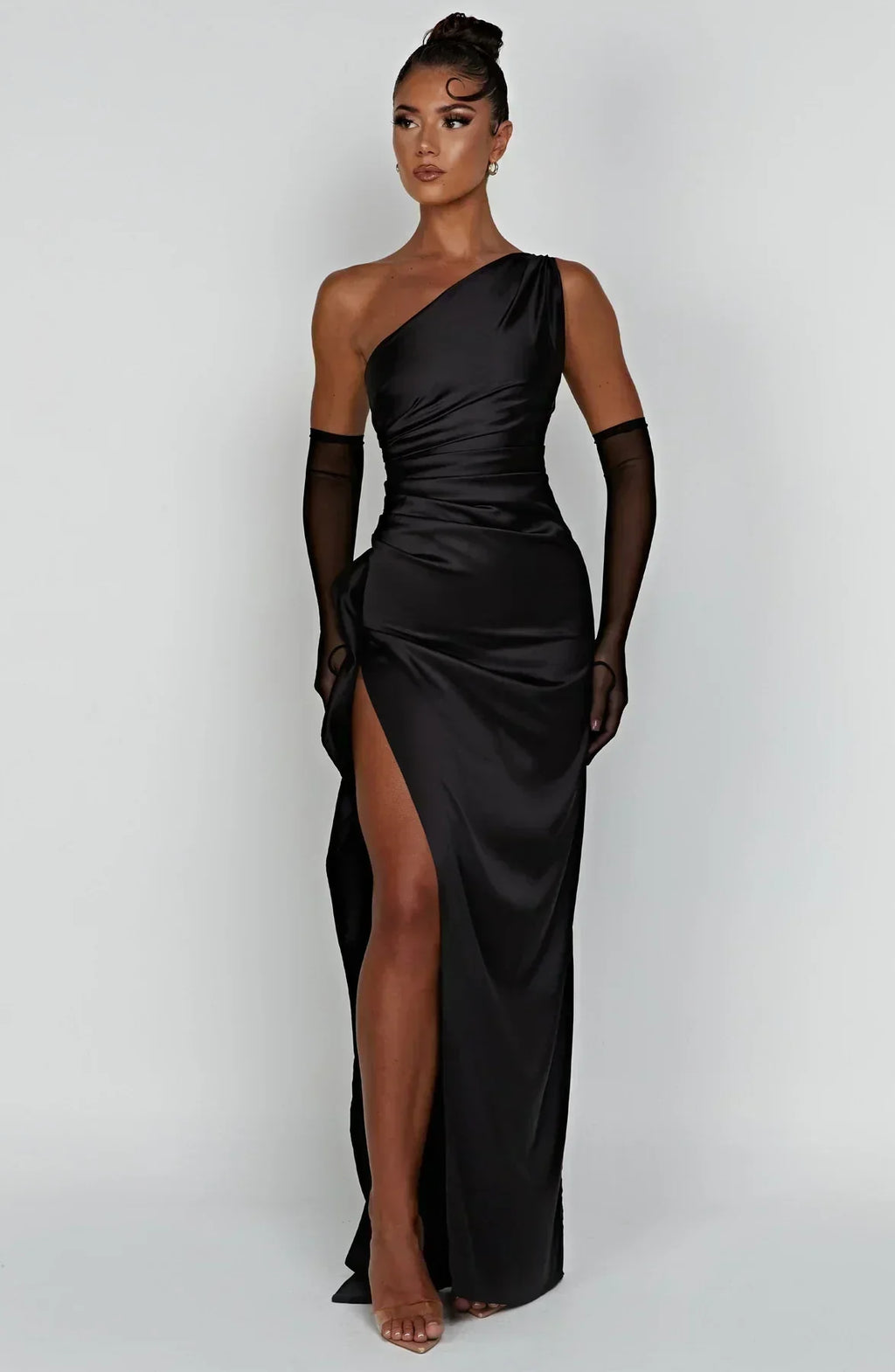 Robe maxi en satin pour femmes avec une épaule et plissé