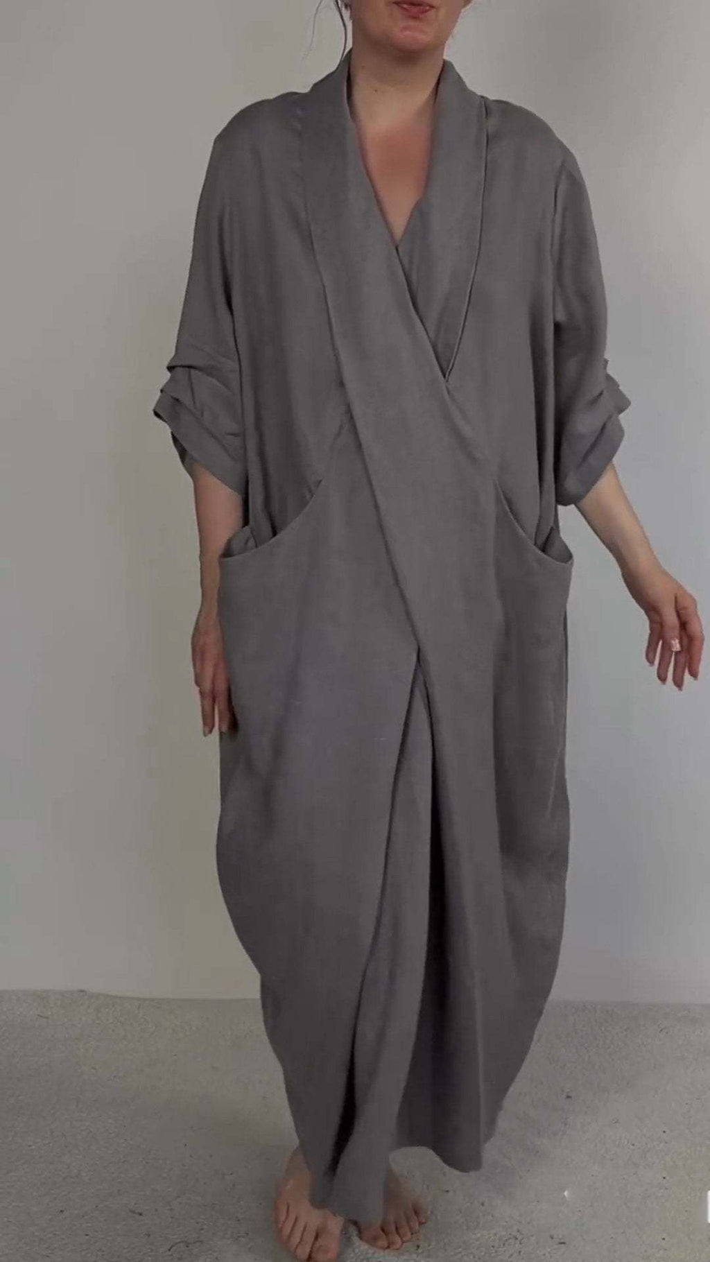Aiya | Robe minimaliste élégante avec poche et décolleté en V