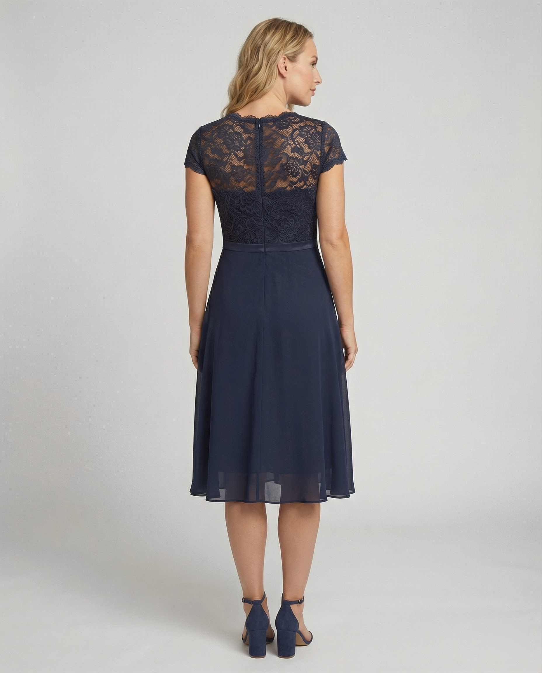 Robe élégante transparente à manches courtes