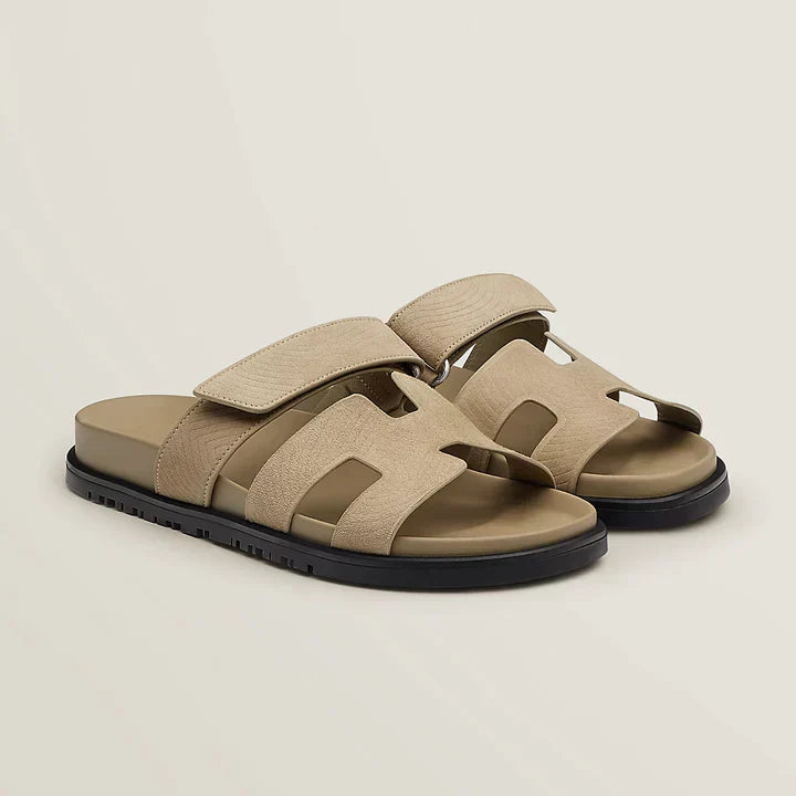 Sandales pour femmes avec design ouvert et semelle plate